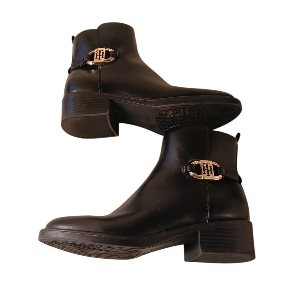 Tommy‎ Hilfiger Black Leather Ankle Boots Women's 6.5 Side Zip Gold TH Logo - Picture 13 of 16